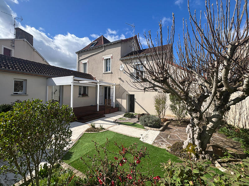 Maison - 199 m² - 9 pièces