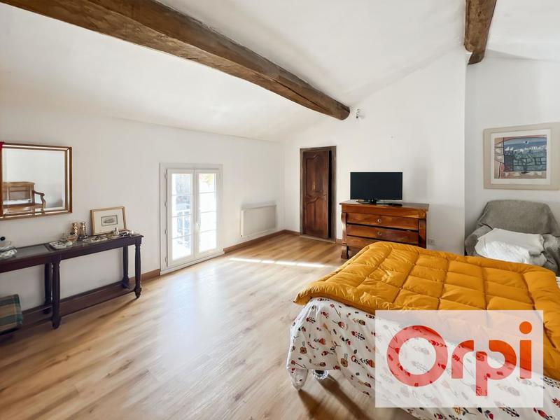 Maison - 300 m² - 9 pièces