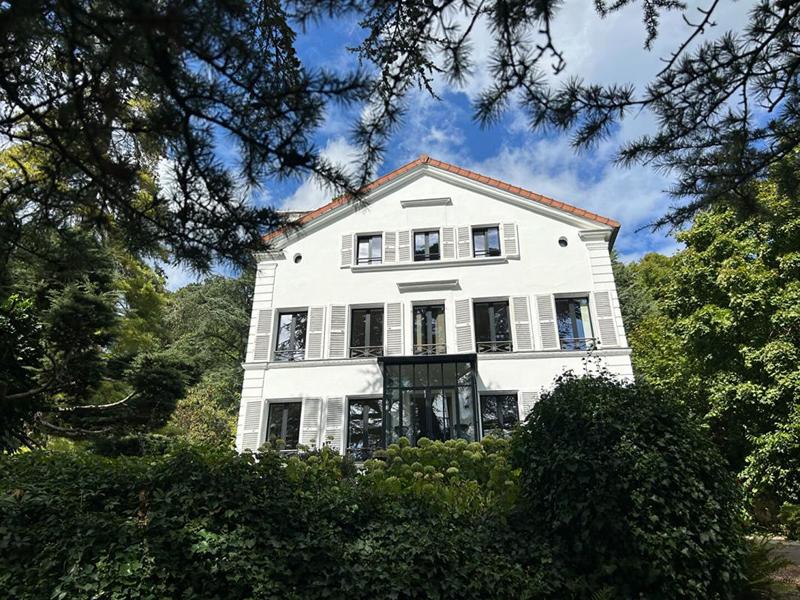 Demeure - 276 m² - 11 pièces