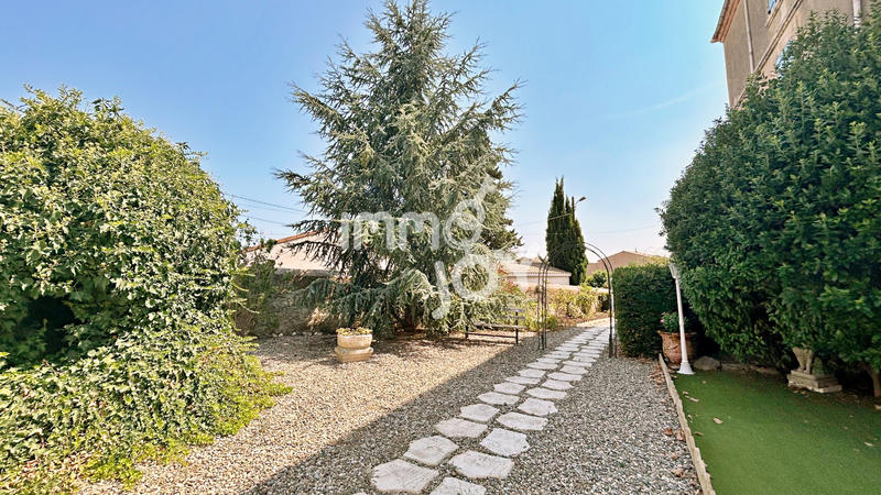 Maison - 201 m² - 6 pièces