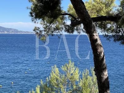 Villa - 1 000 m² - 10 pièces