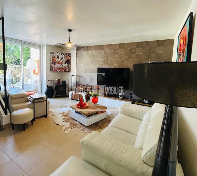 Maison - 208 m² - 7 pièces