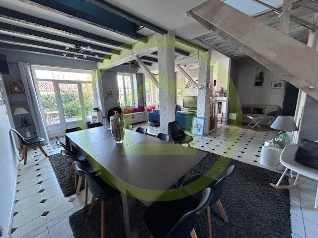 Maison - 224 m² - 7 pièces