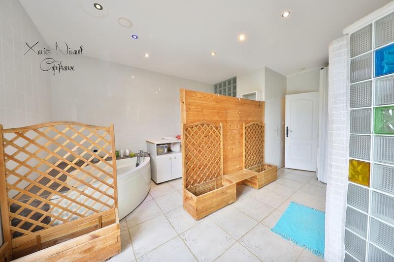 Maison - 281 m² - 8 pièces