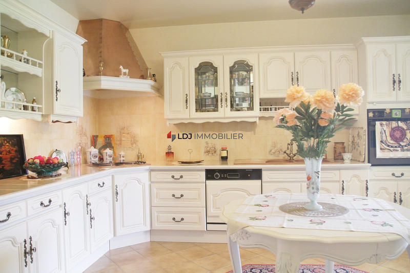 Maison traditionnelle - 200 m² - 7 pièces