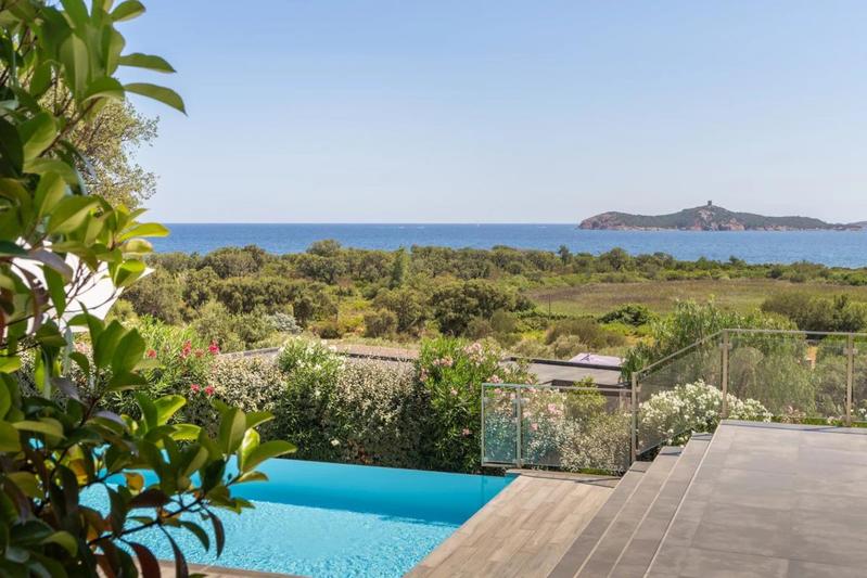 Villa - 265 m² - 9 pièces