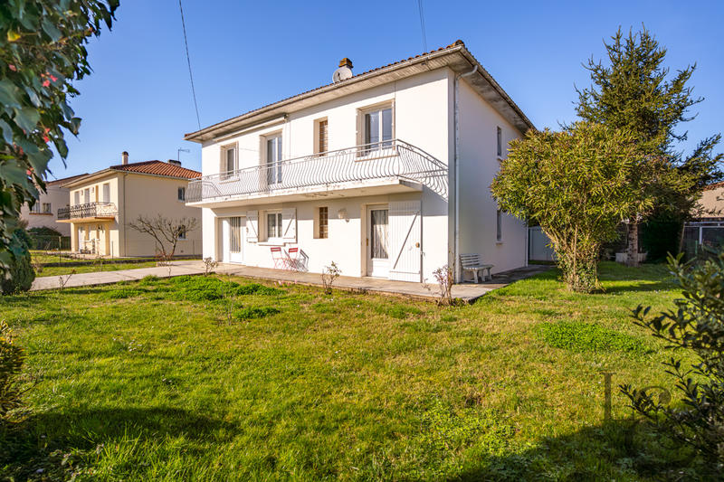 Maison - 162 m² - 8 pièces