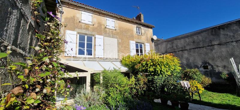 Maison de ville - 211 m² - 9 pièces