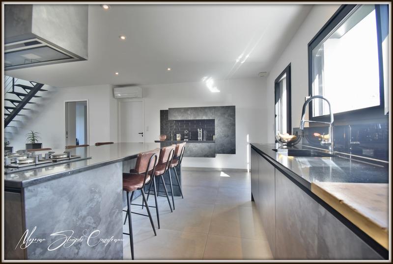 Propriété - 290 m² - 8 pièces