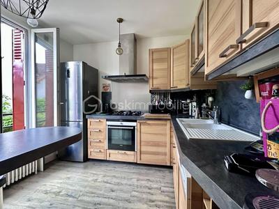 Maison - 92 m² - 5 pièces