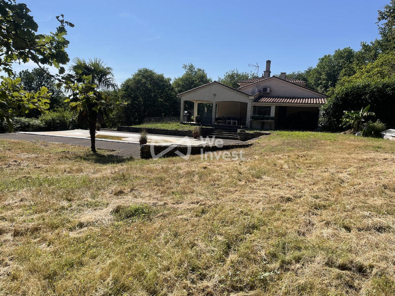 Maison traditionnelle - 340 m² - 11 pièces