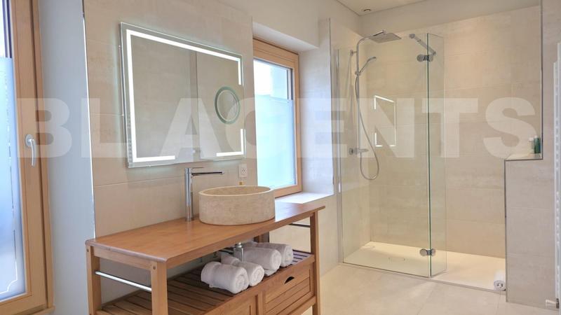 Maison - 570 m² - 13 pièces