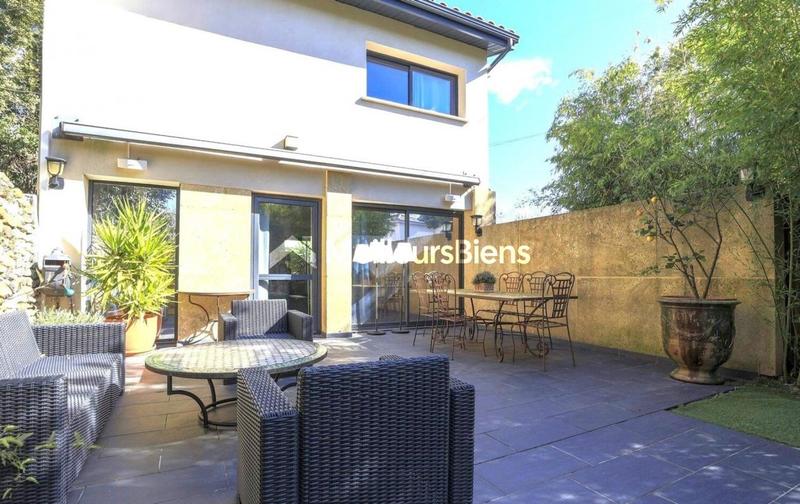 Propriété - 190 m² - 6 pièces