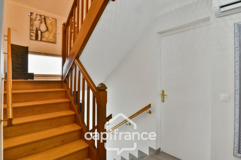 Maison - 187 m² - 7 pièces