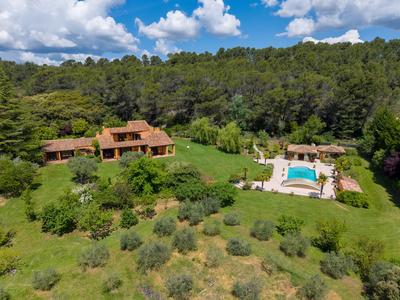 Propriété - 307 m² - 7 pièces