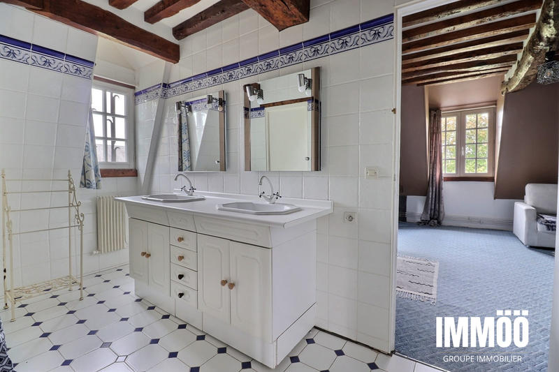 Maison - 268 m² - 12 pièces