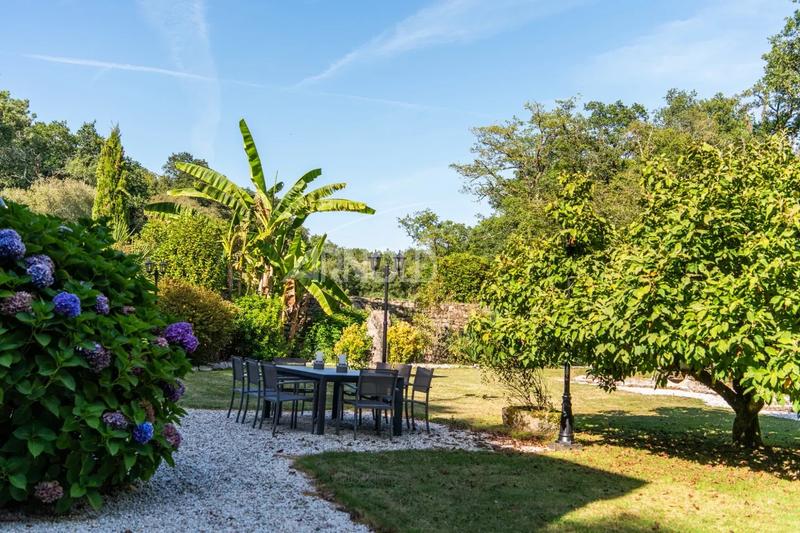 Maison - 266 m² - 9 pièces