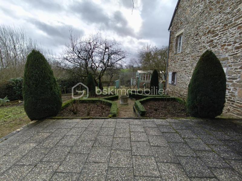 Demeure - 230 m² - 10 pièces