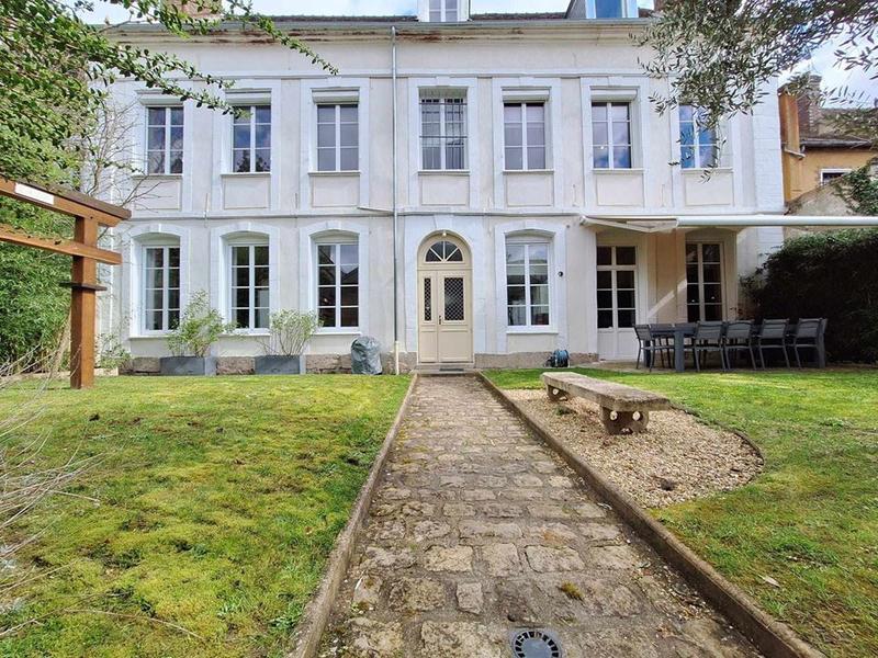 Hôtel particulier - 260 m² - 8 pièces