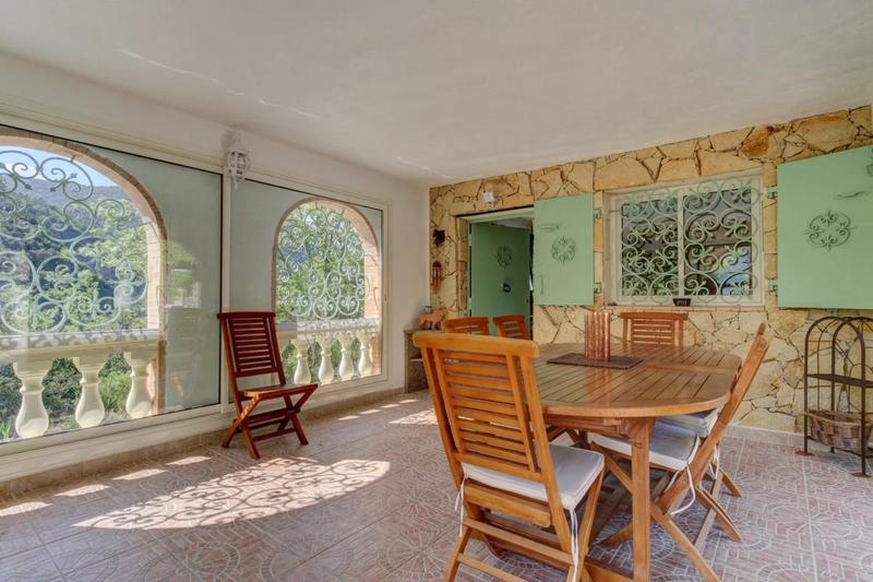 Demeure - 110 m² - 5 pièces