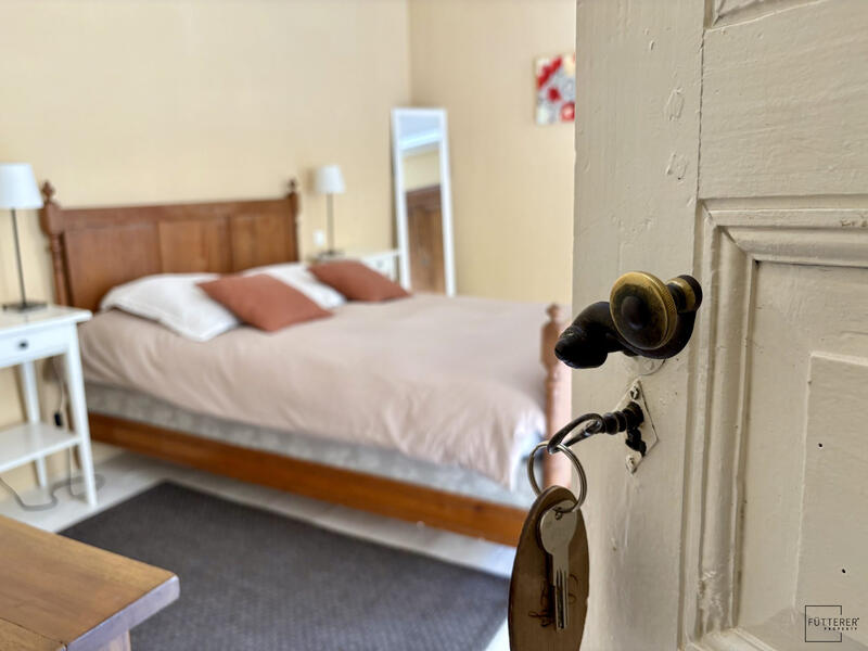 Maison - 355 m² - 10 pièces