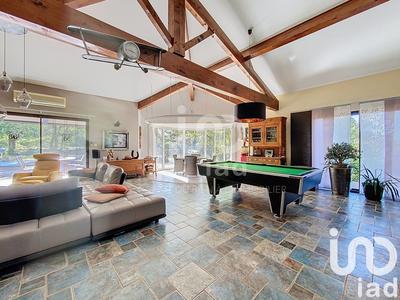 Maison - 242 m² - 9 pièces