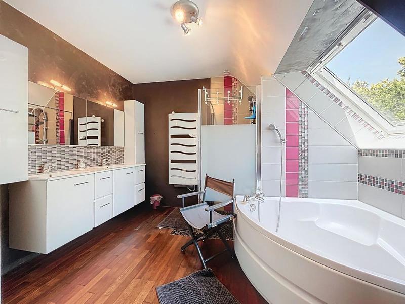 Maison - 137 m² - 6 pièces