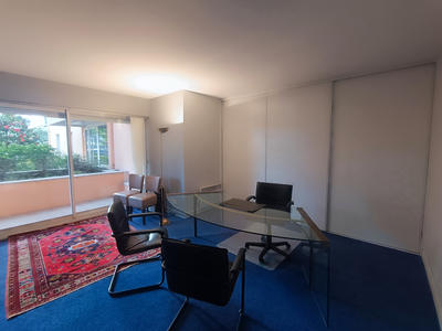 Bureau - 68 m²