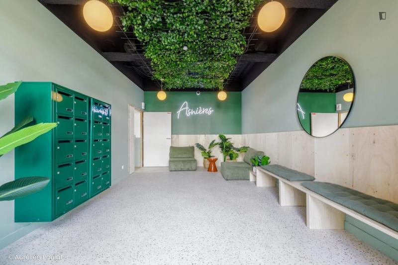 Chambre - 14 m² - 9 pièces