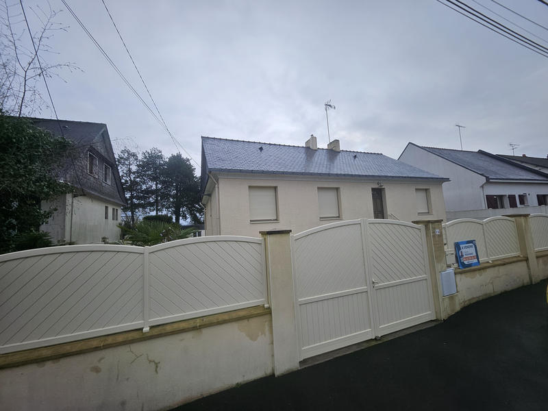 Maison - 110 m² - 9 pièces