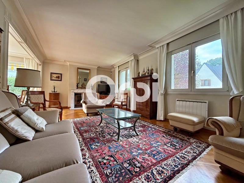 Maison - 230 m² - 8 pièces