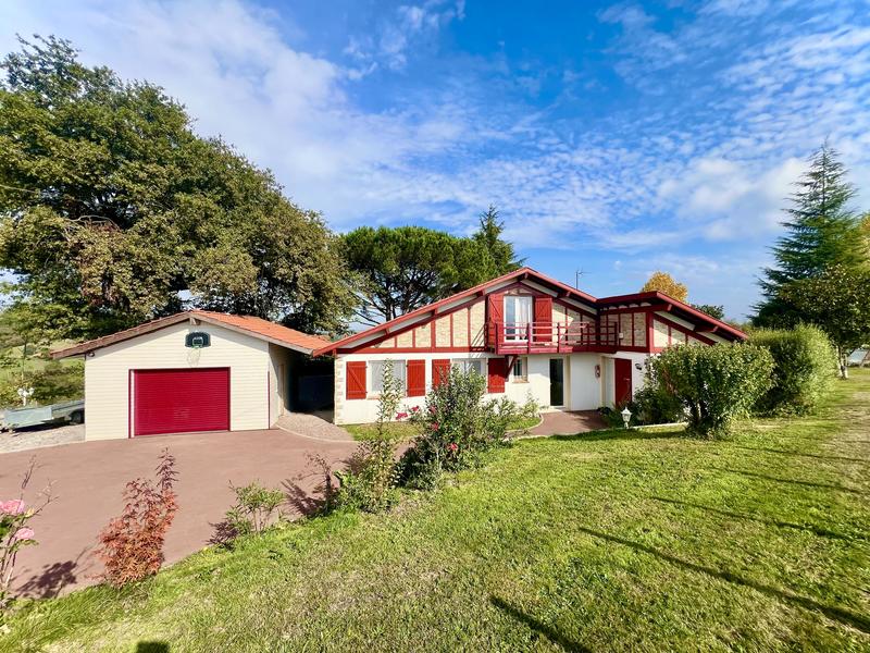 Propriété - 215 m² - 6 pièces