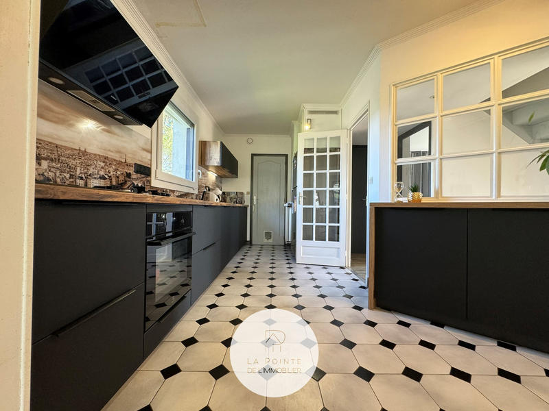 Maison - 170 m² - 8 pièces