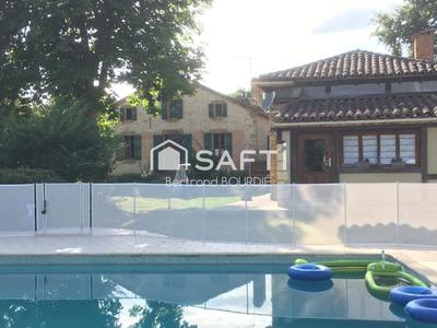 Maison - 470 m² - 20 pièces