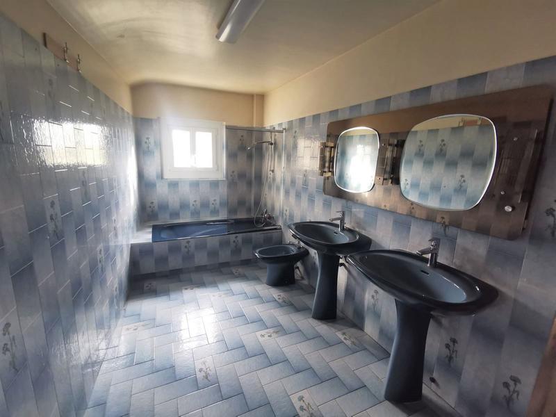 Maison - 245 m² - 7 pièces