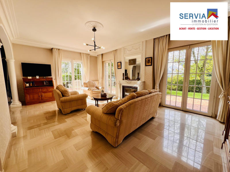 Maison - 316 m² - 12 pièces