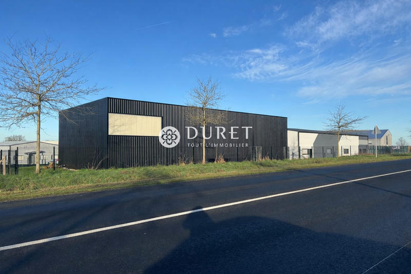 Local d'activités - 303 m²