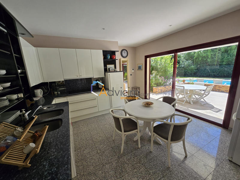 Villa - 260 m² - 6 pièces