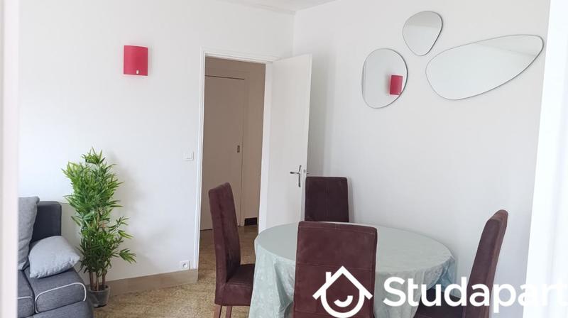 Chambre - 10 m² - 1 pièce