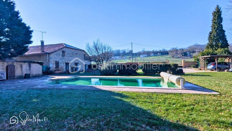 Maison - 300 m² - 6 pièces