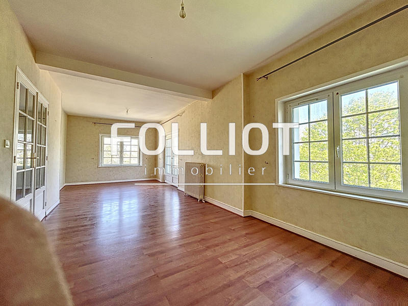 Maison - 230 m² - 12 pièces