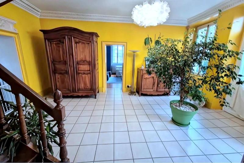 Maison - 300 m² - 7 pièces