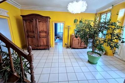 Maison - 300 m² - 7 pièces