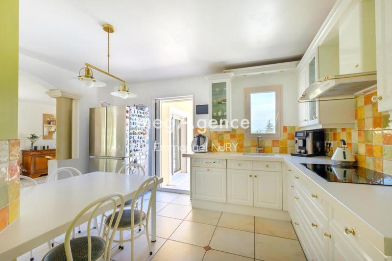 Maison - 194 m² - 7 pièces