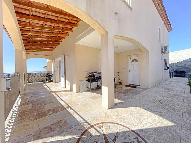 Villa - 185 m² - 8 pièces