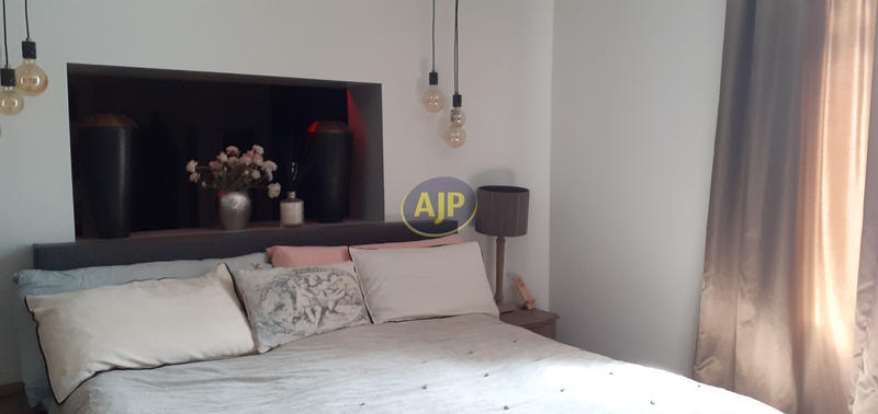 Maison - 262 m² - 6 pièces