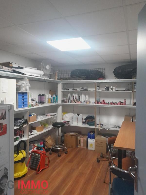 Local commercial - 120 m² - 4 pièces