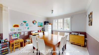 Maison - 240 m² - 10 pièces