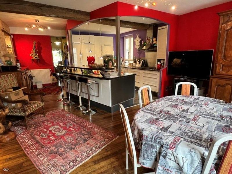 Maison - 212 m² - 7 pièces