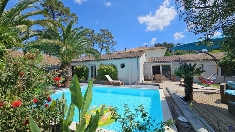 Villa - 211 m² - 7 pièces